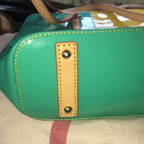 Dooney and Bourke patten leather and leather handle bag - Picture 8 of 9